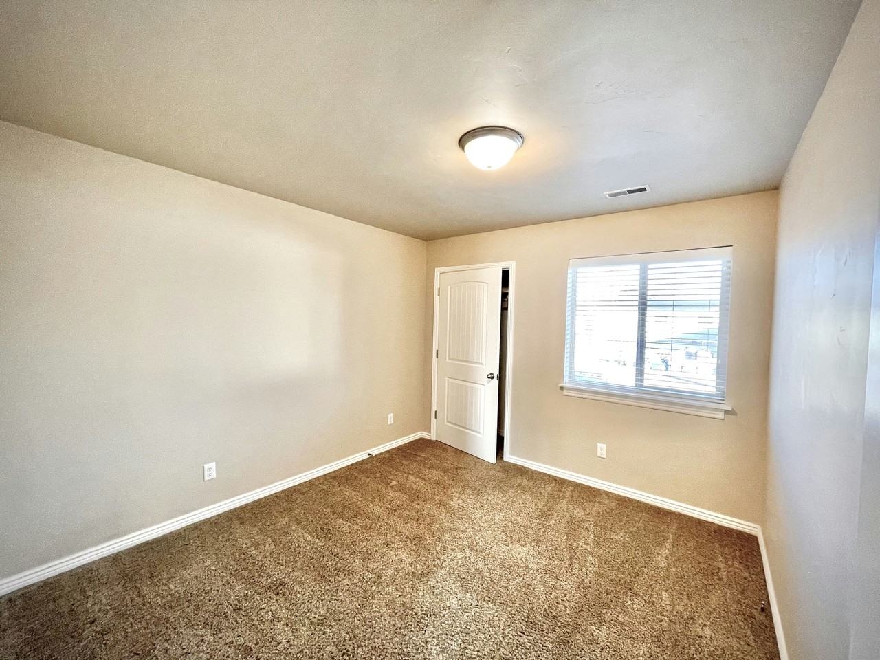 1620 20th St #4 - Photo 7 of 11