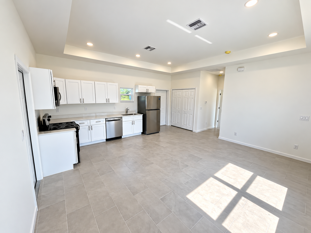 206 Hagan Ave S - Photo 2 of 10