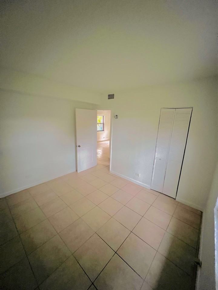2335 West Bunche Park Drive - Photo 7 of 13