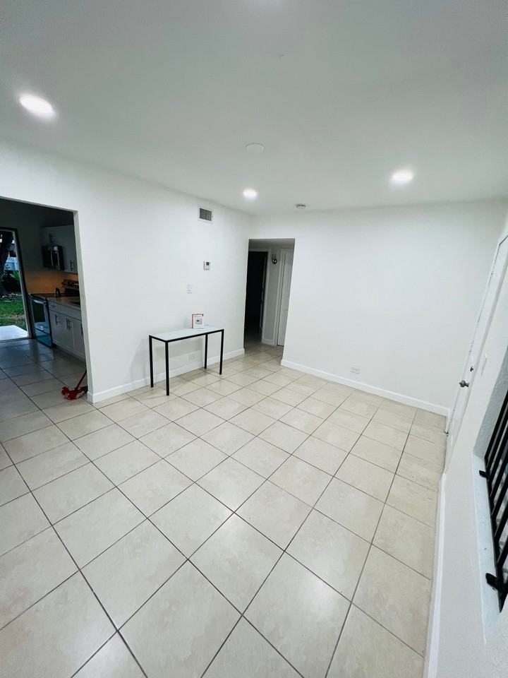 2335 West Bunche Park Drive - Photo 5 of 13