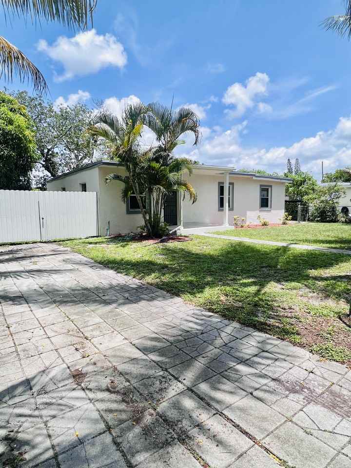 2335 West Bunche Park Drive - Photo 2 of 13