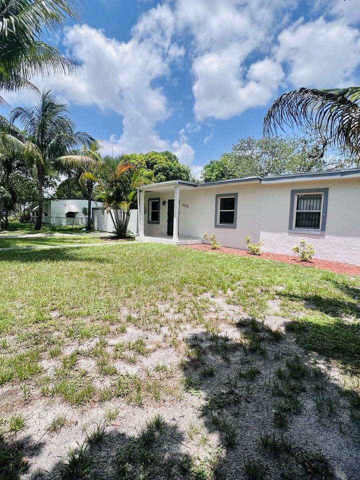 2335 West Bunche Park Drive - Photo 3 of 13