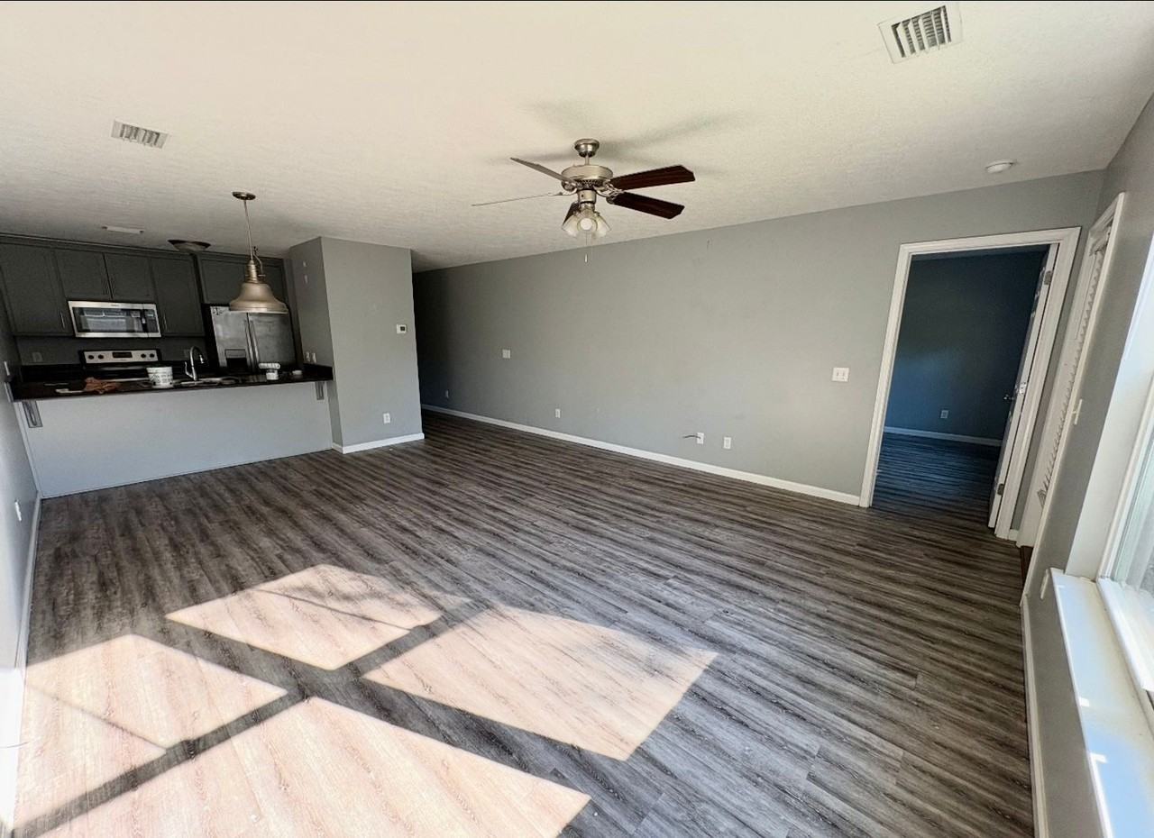 1901 Grant Ave - Photo 3 of 11