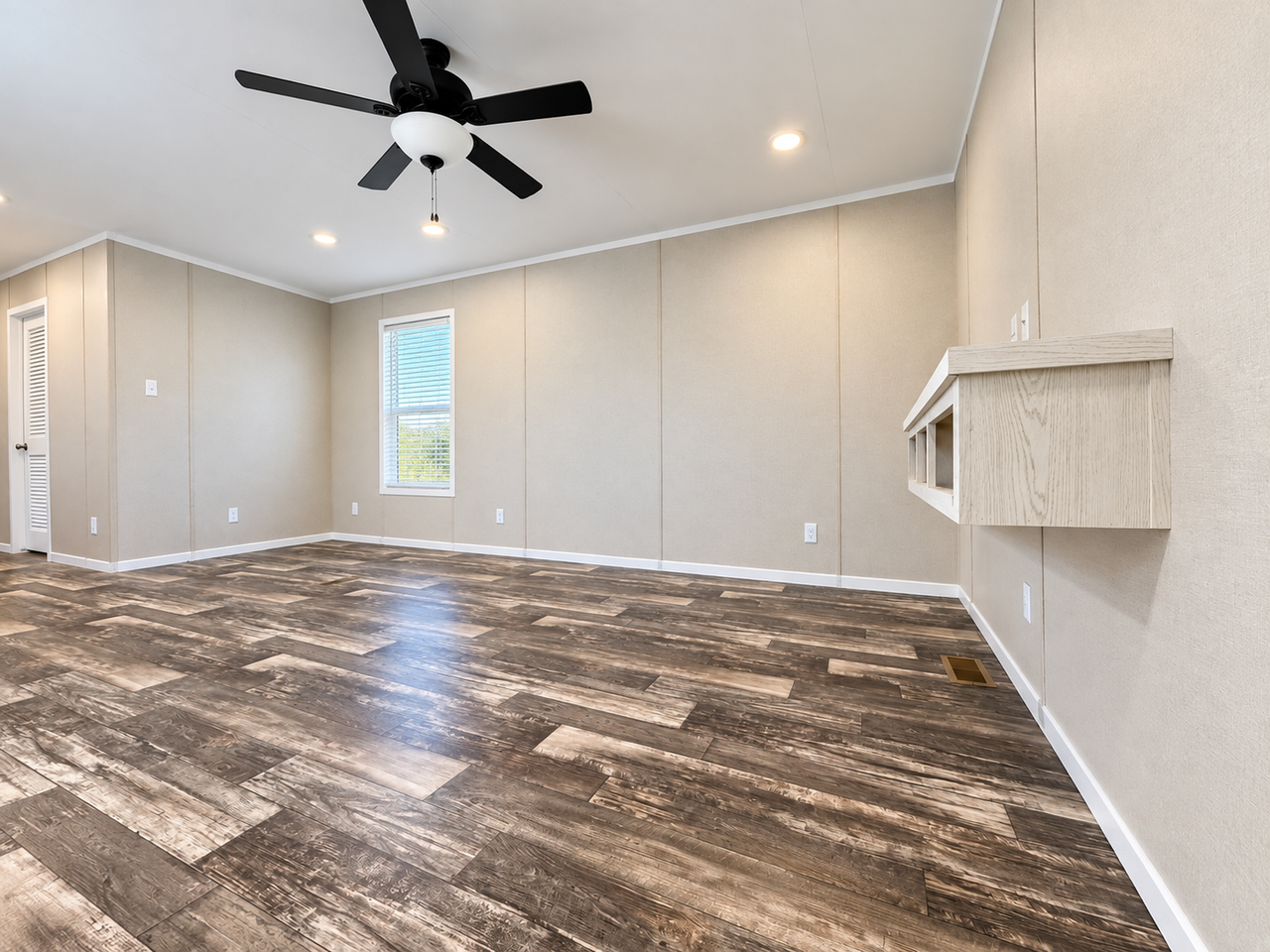 709 N Collins Fwy #33 - Photo 2 of 22