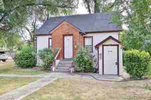 featured image of 811 E Bird Ave