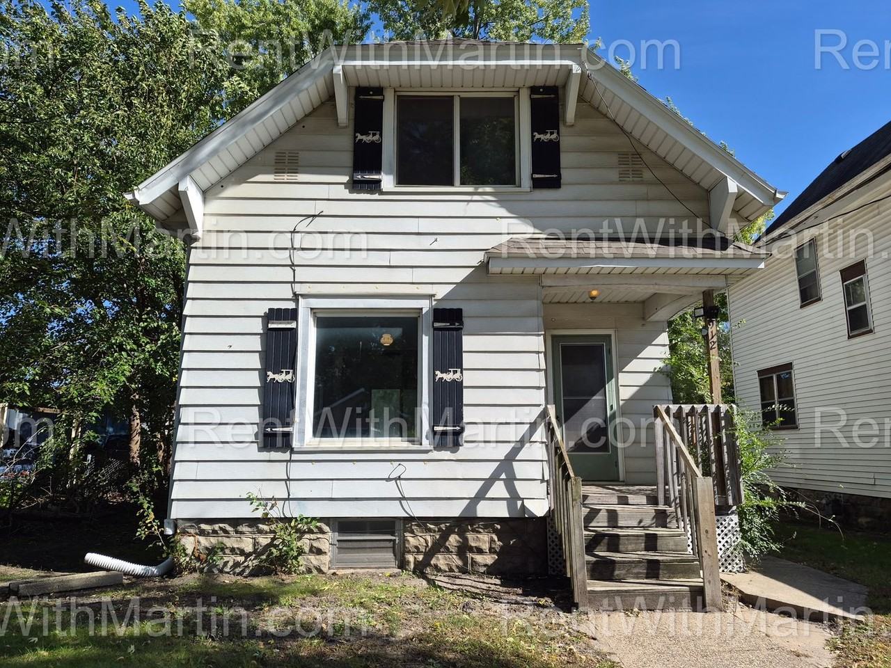 912 Broadway St - Photo 2 of 16