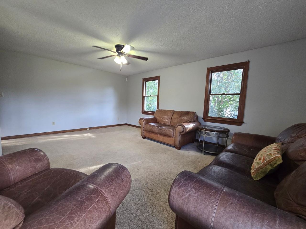 1124 1124 Chesnut Drive - Photo 2 of 7