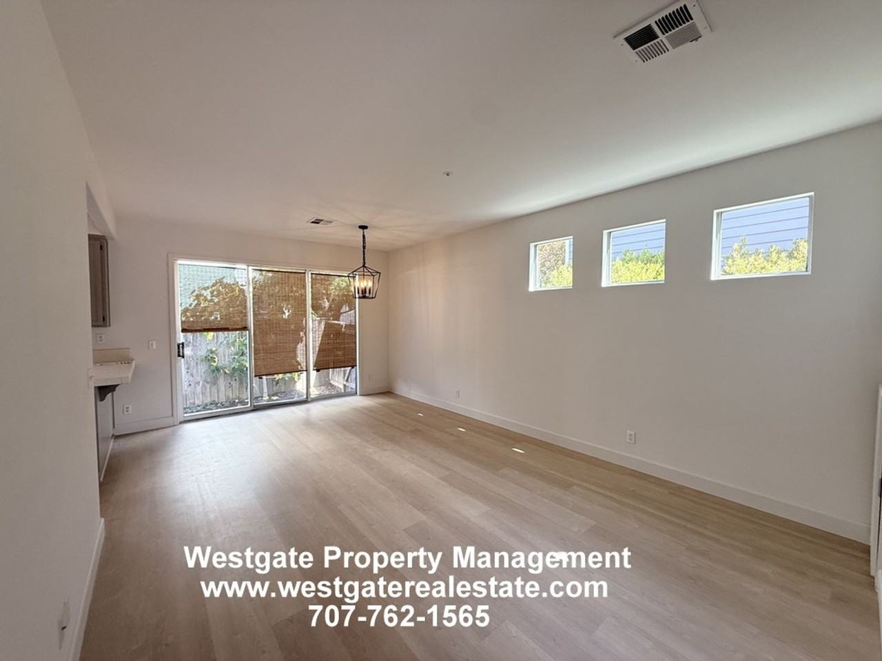 2083 Easton Dr - Photo 3 of 21