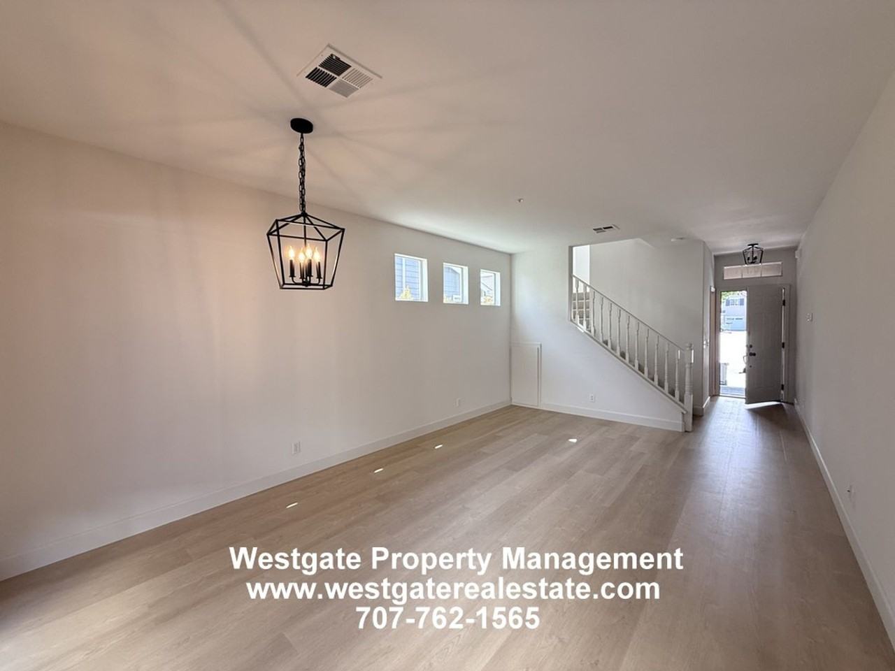 2083 Easton Dr - Photo 4 of 21