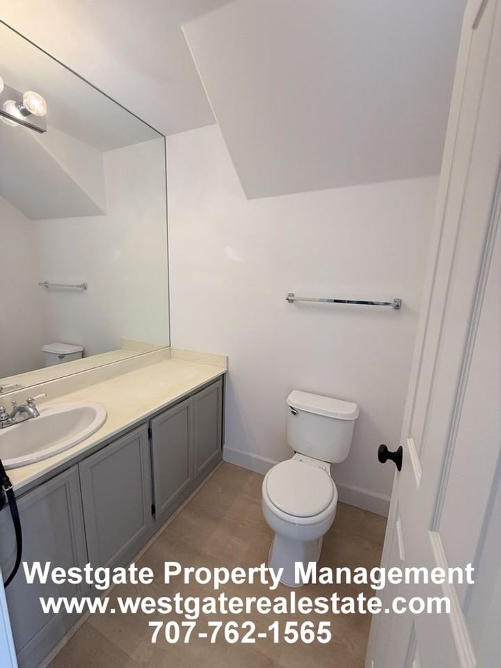 2083 Easton Dr - Photo 5 of 21