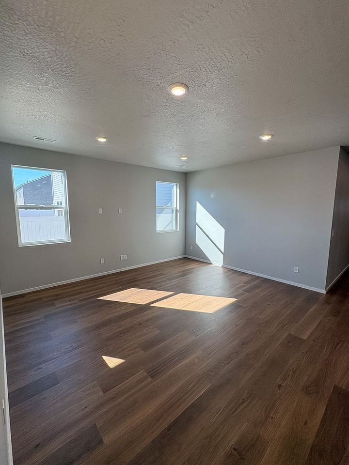 3472 N Columba St - Photo 5 of 40