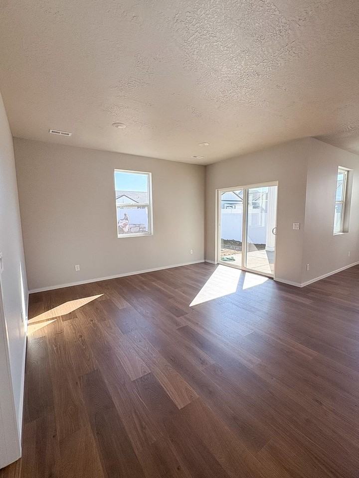 3472 N Columba St - Photo 6 of 40