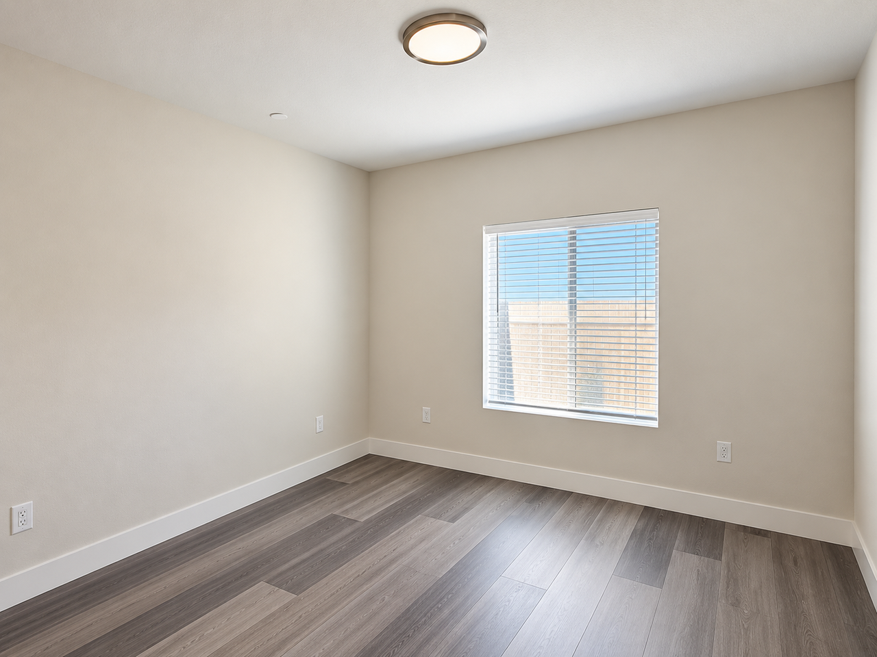 7555 Sycamore Dr - Photo 5 of 11