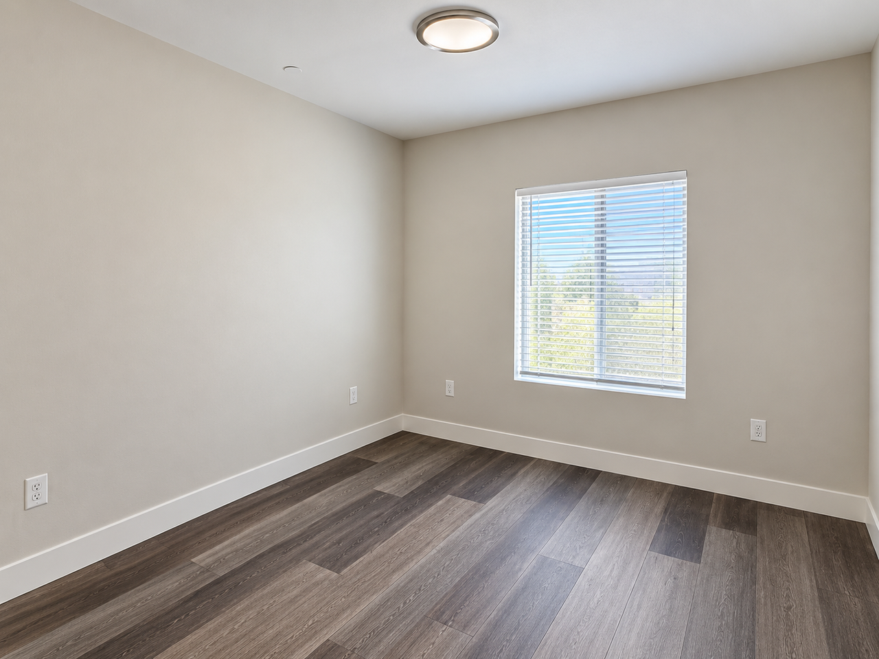 7555 Sycamore Dr - Photo 7 of 11
