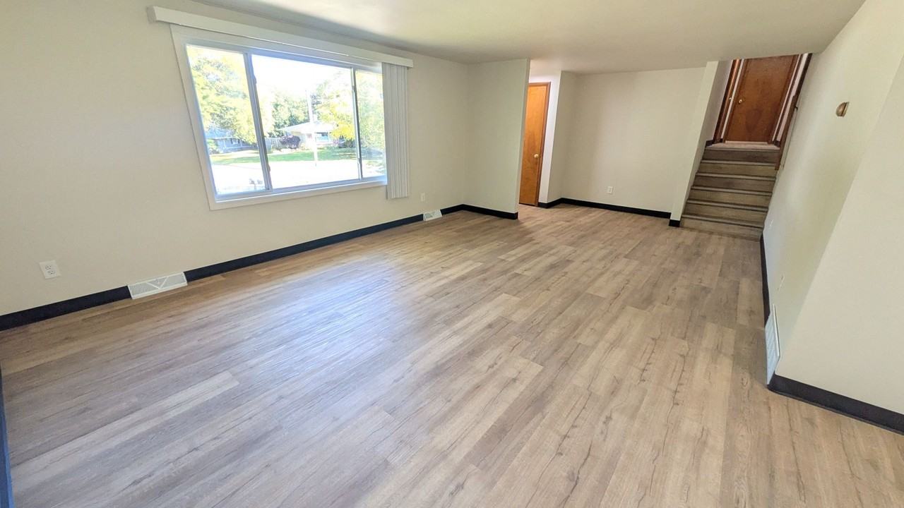 3002 Albert Dr - Photo 5 of 25