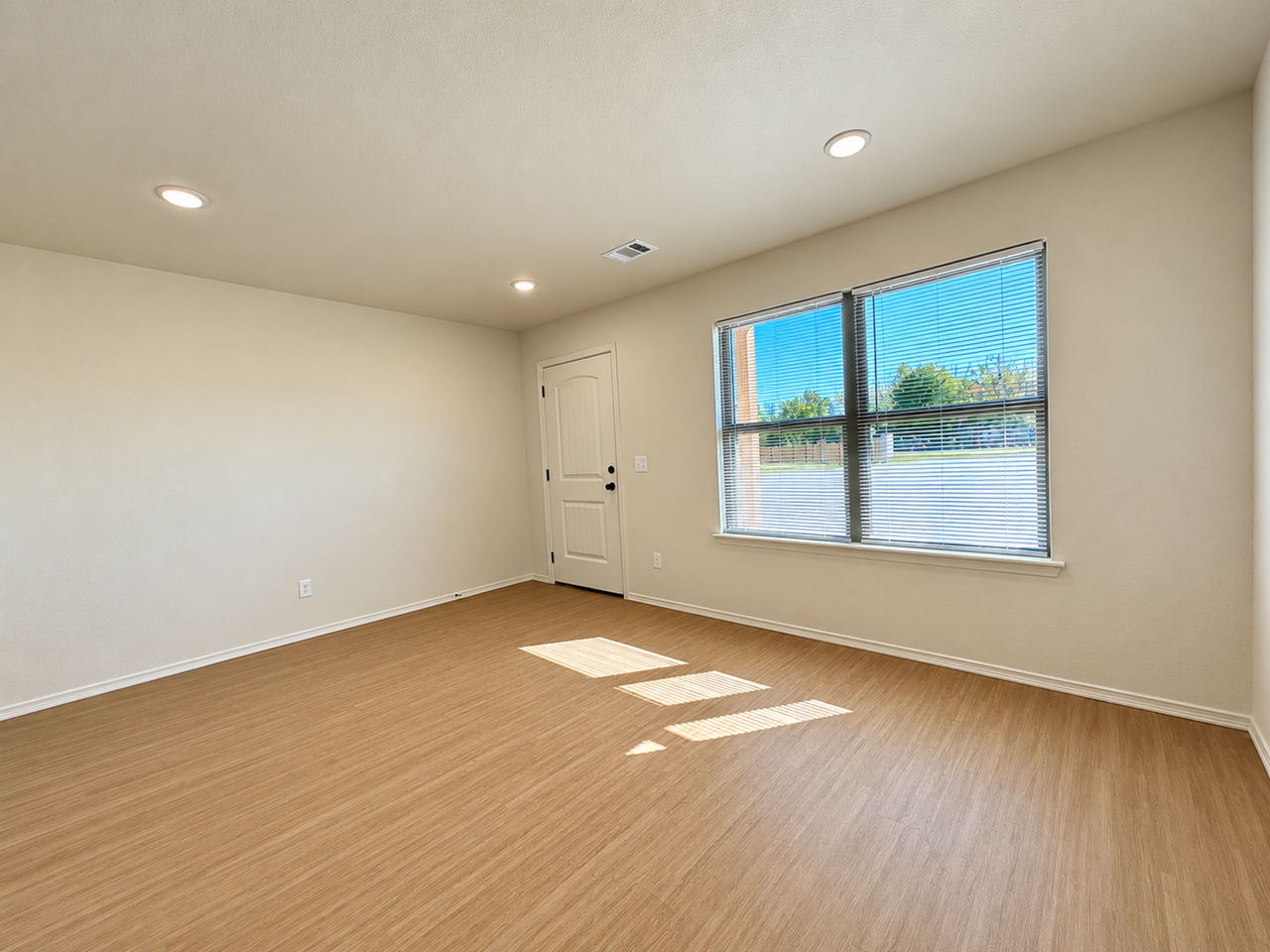 2602 N Center Street - Photo 3 of 26
