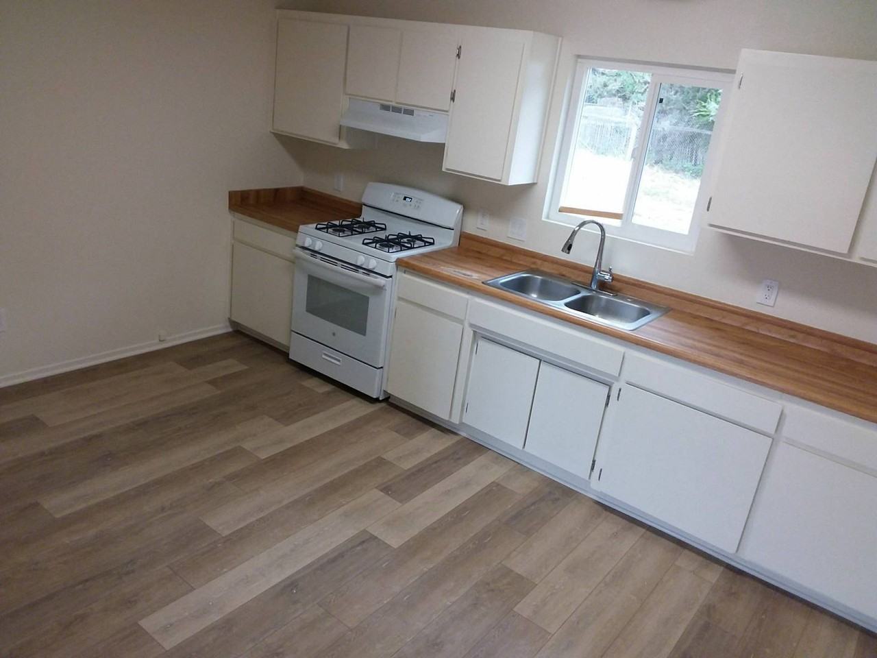812 Los Reyes Ave - Photo 3 of 13