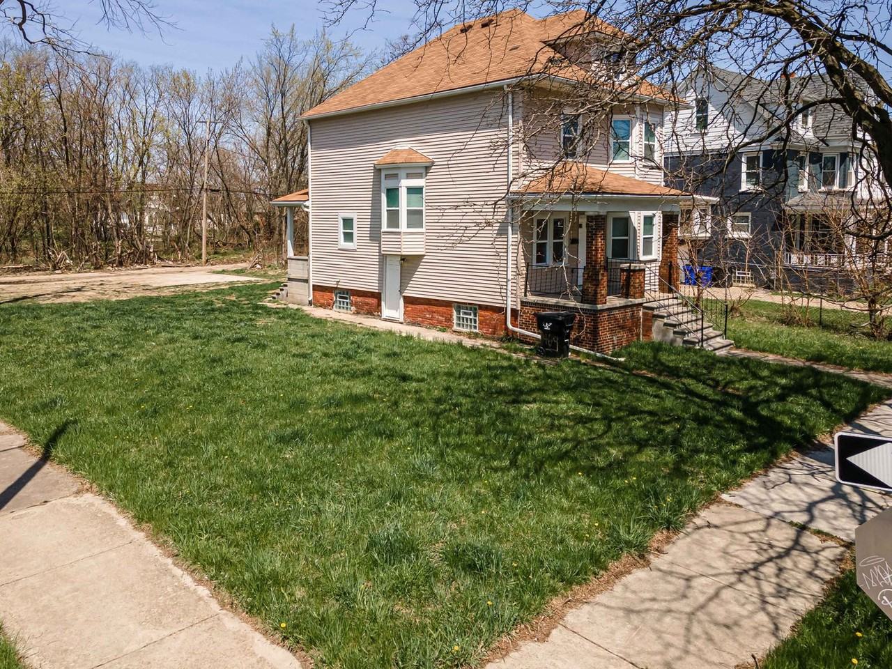 409 Melbourne St - Photo 3 of 18