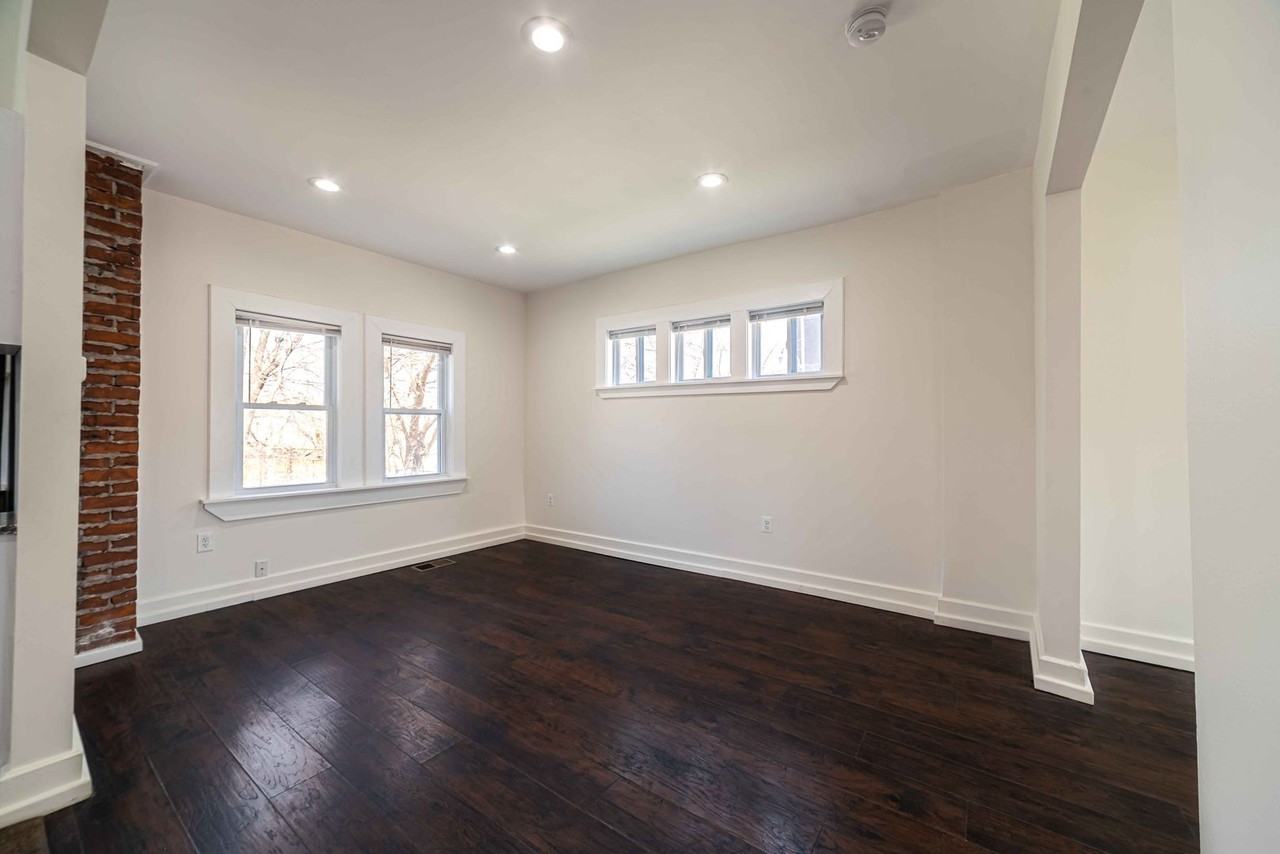 409 Melbourne St - Photo 7 of 18