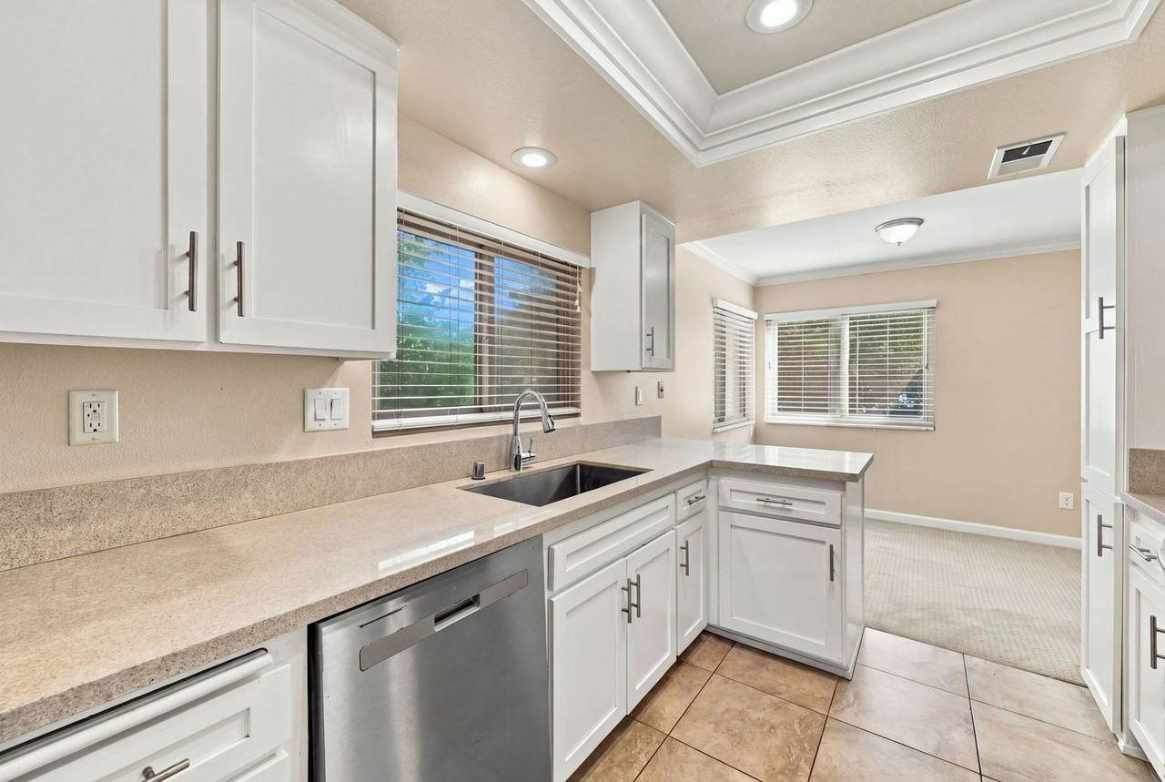 3511 Providence Ln - Photo 4 of 19