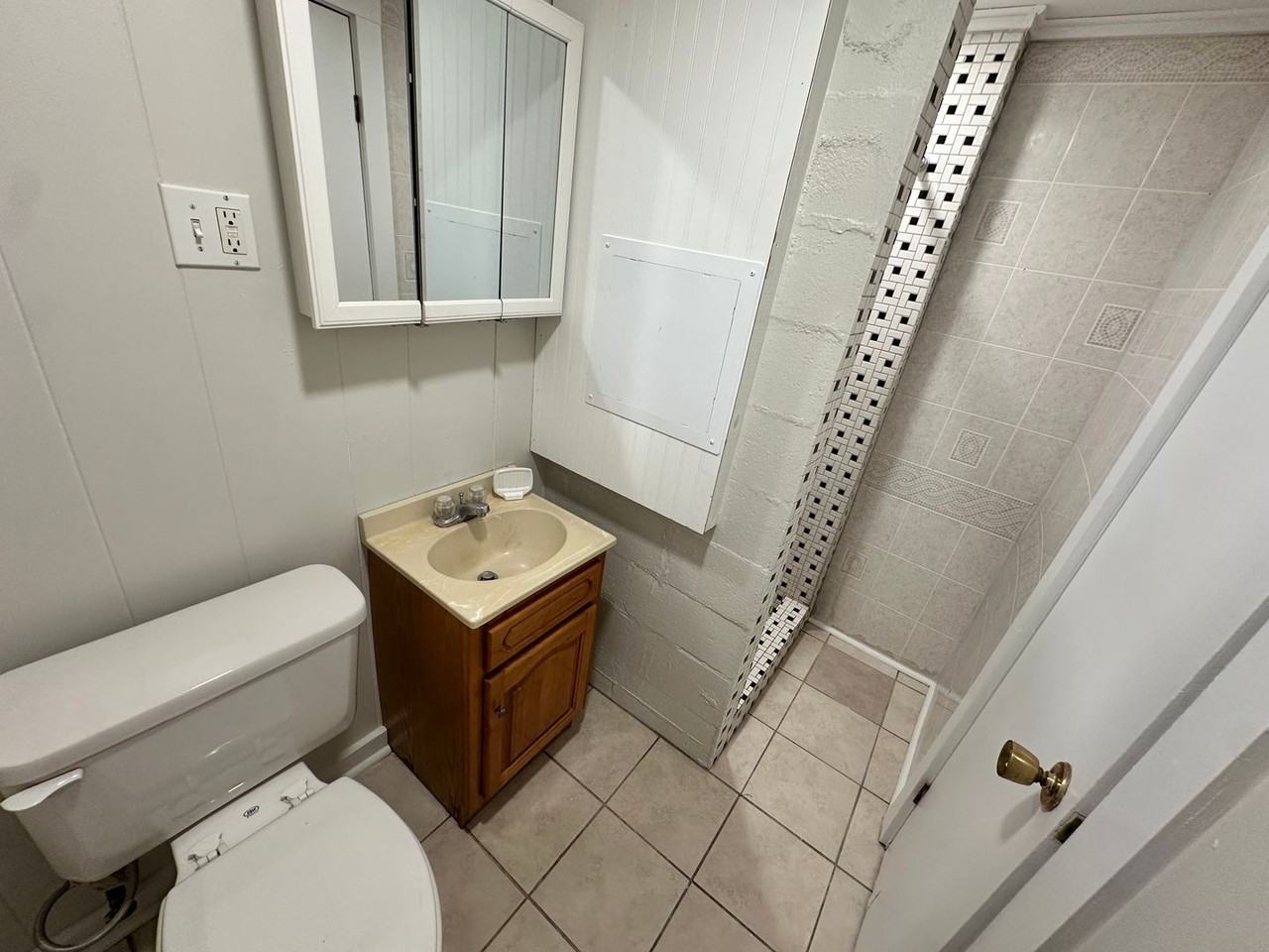 904 Coldwater Rd #6 - Photo 6 of 11