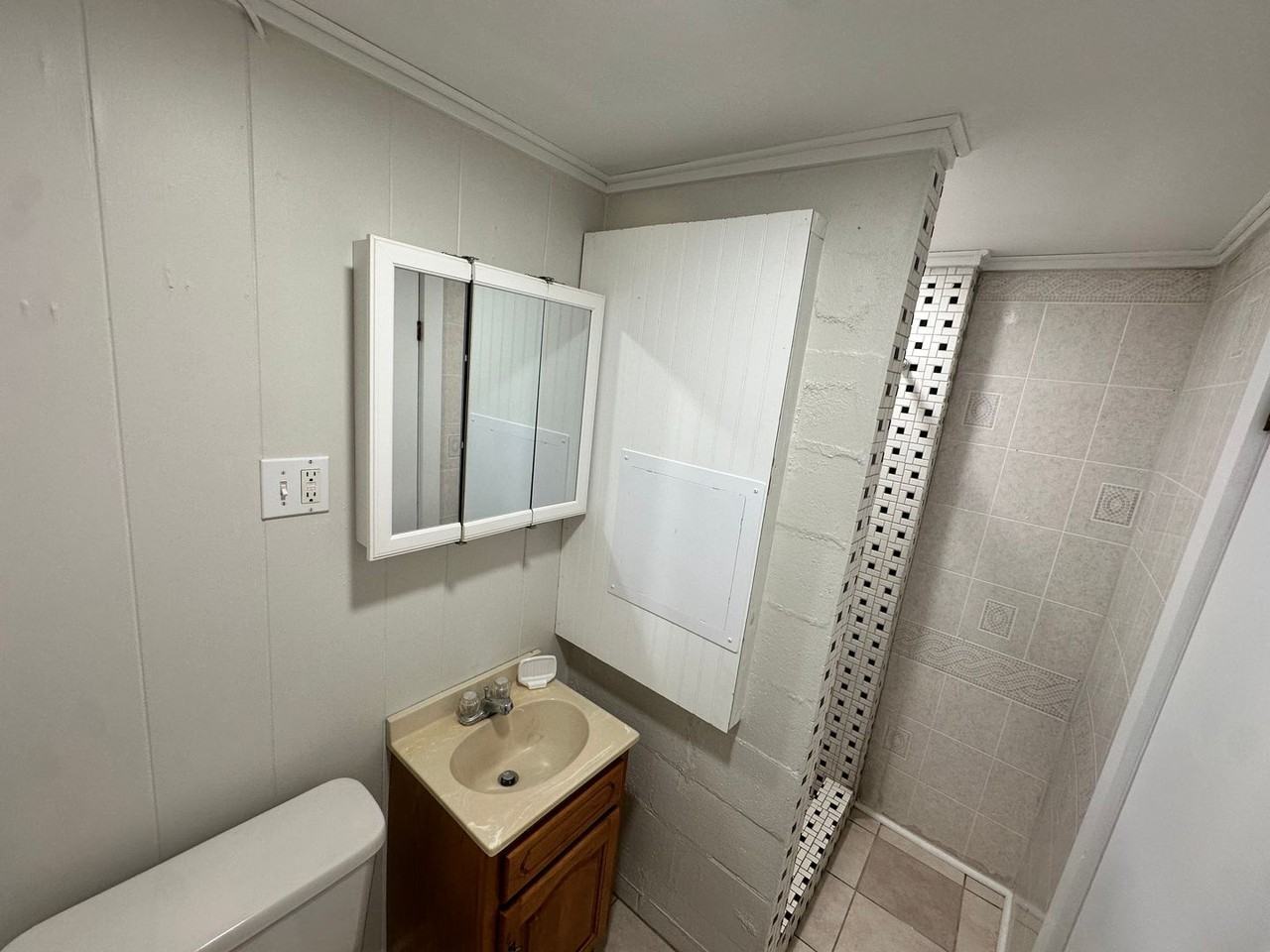 904 Coldwater Rd #6 - Photo 7 of 11
