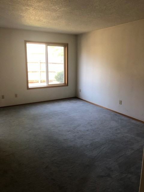 4221 Se Oak St - Photo 3 of 13