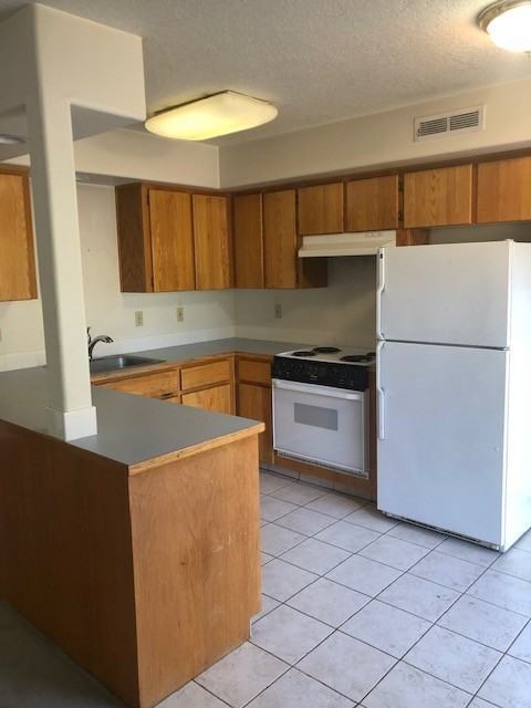 4221 Se Oak St - Photo 4 of 13
