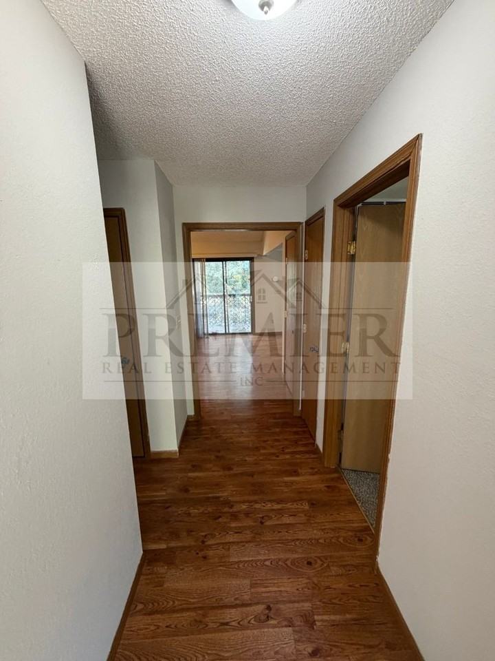 1008 Ne 2nd St - Photo 3 of 21