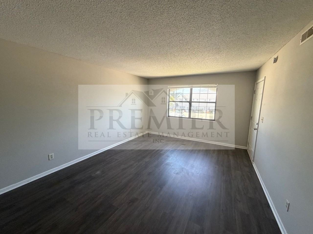 305 N 3rd St #4 - Photo 4 of 13