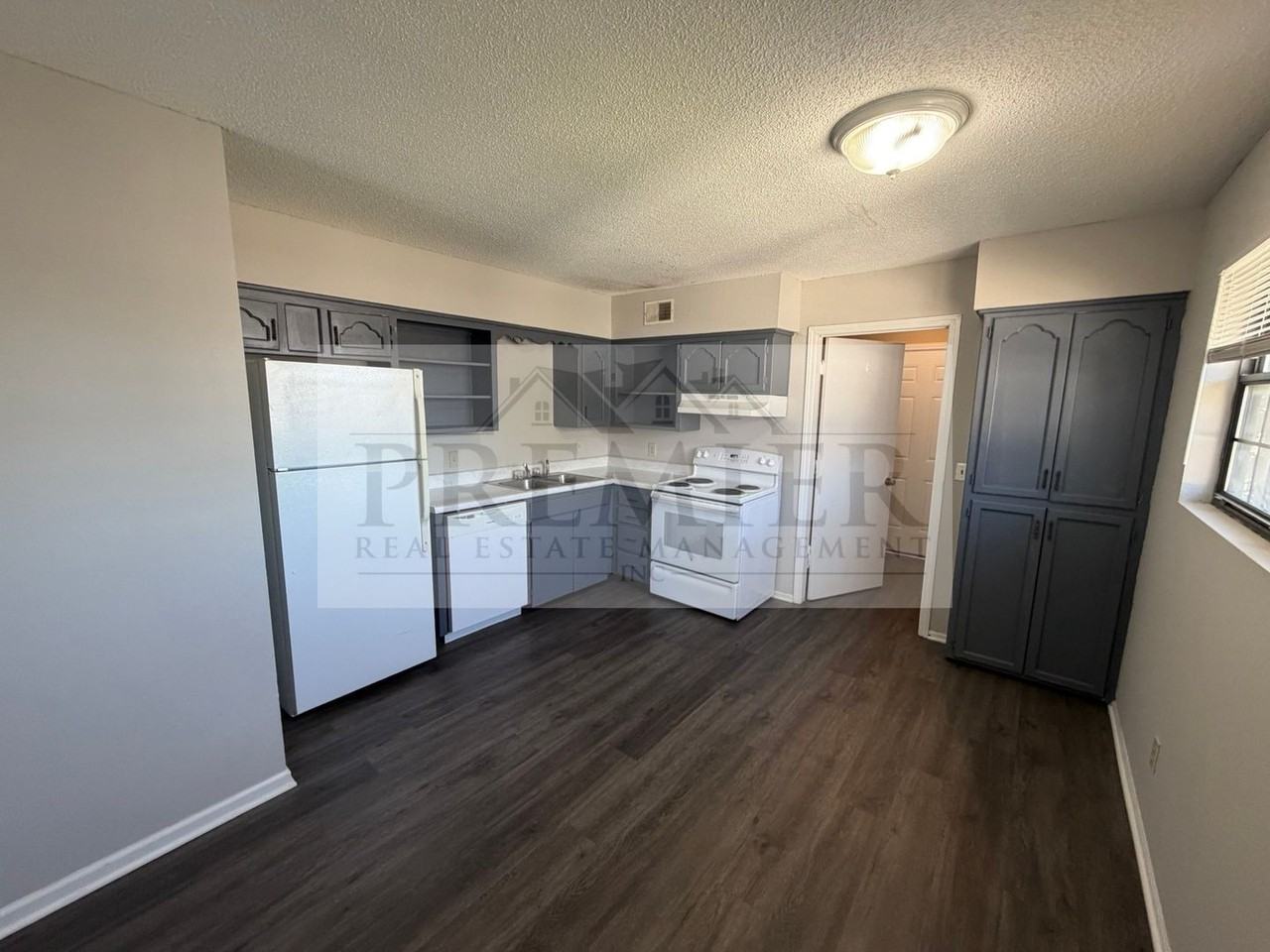305 N 3rd St #4 - Photo 5 of 13
