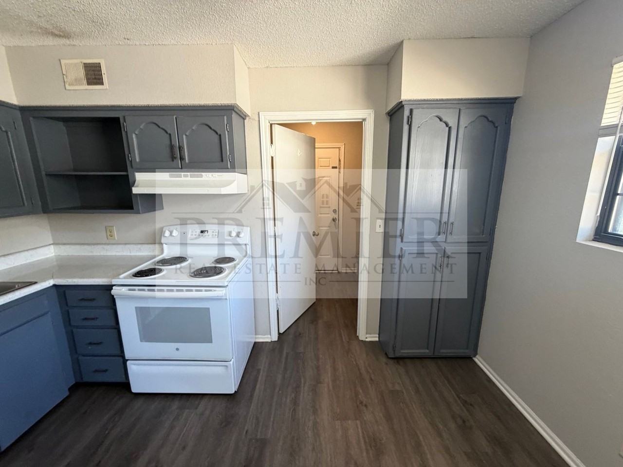 305 N 3rd St #4 - Photo 6 of 13