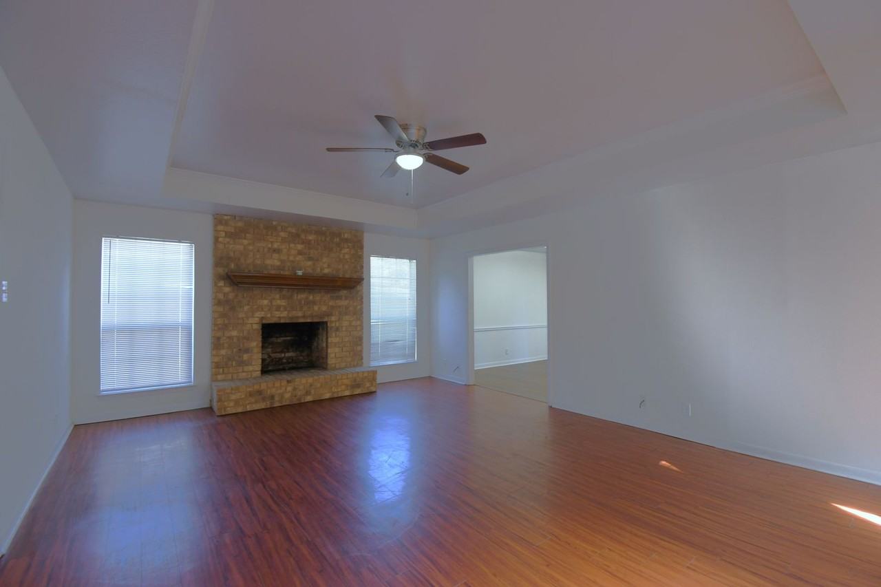 6016 Plantation Dr - Photo 5 of 40