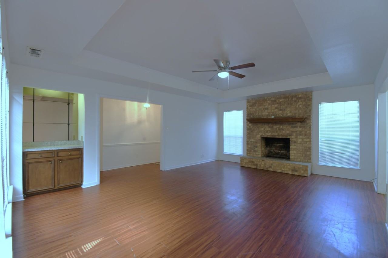 6016 Plantation Dr - Photo 7 of 40