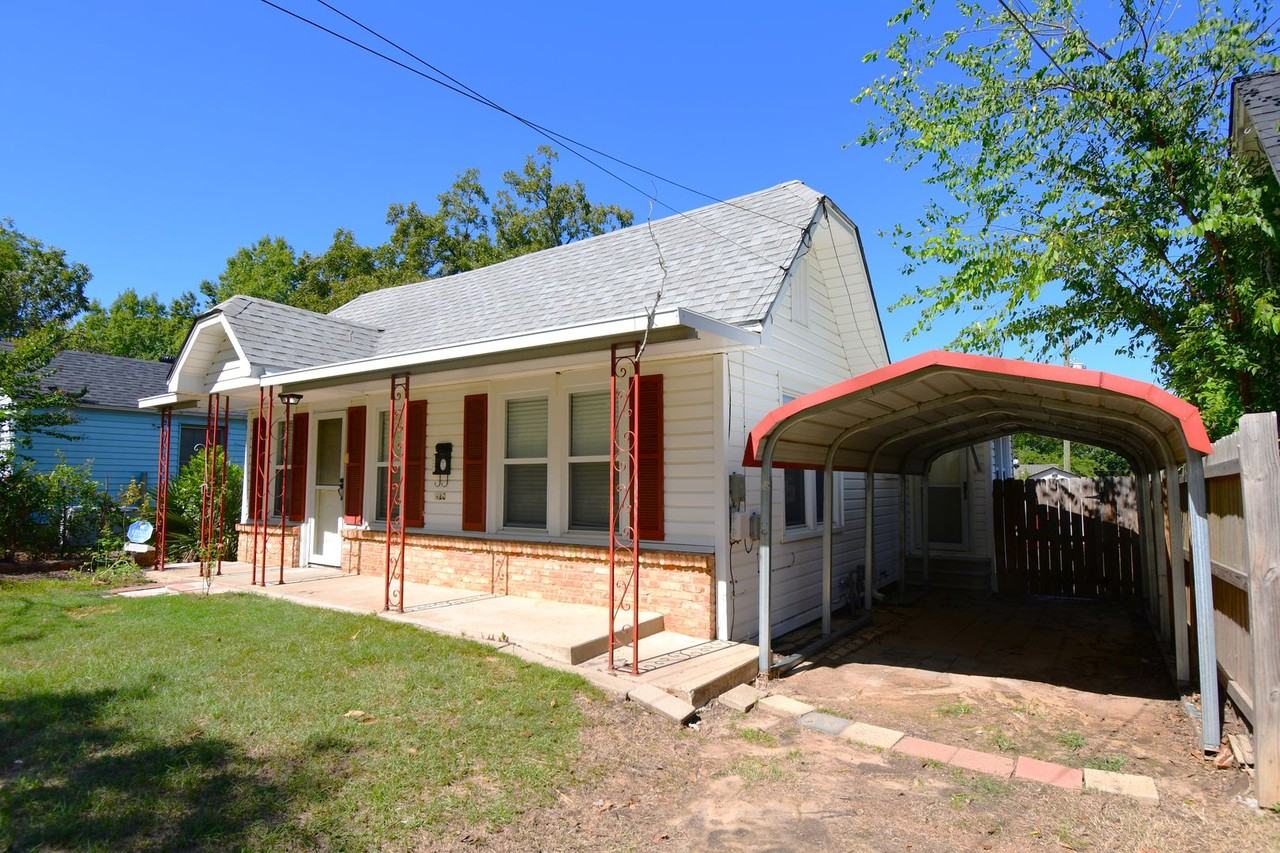 420 E Lake St - Photo 2 of 29