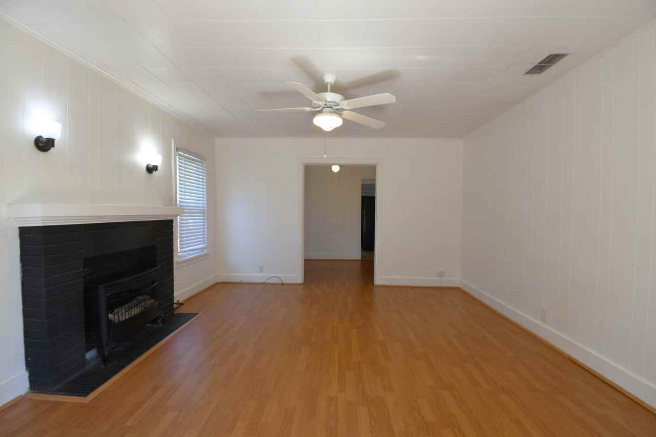 420 E Lake St - Photo 3 of 29