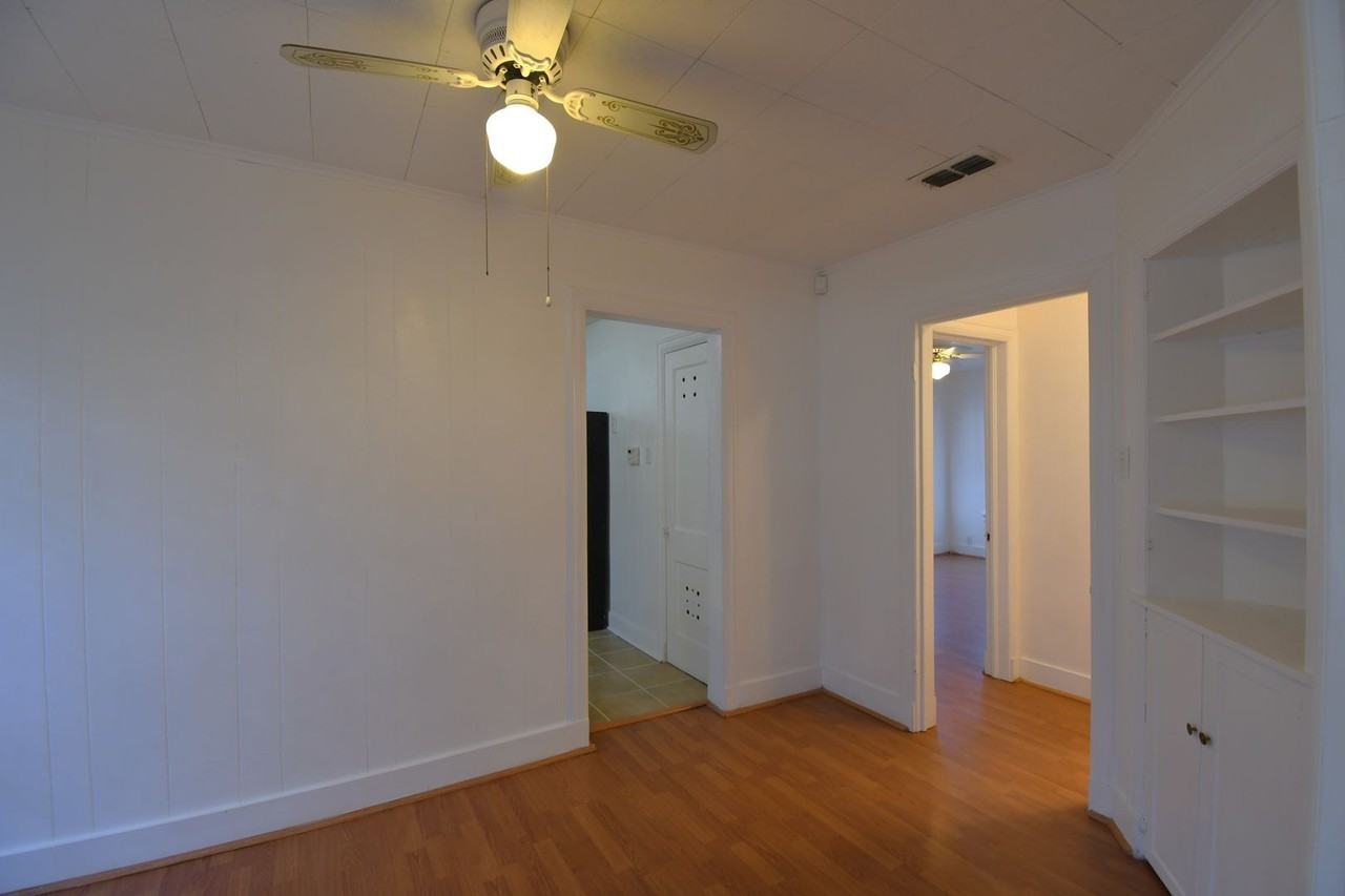 420 E Lake St - Photo 5 of 29