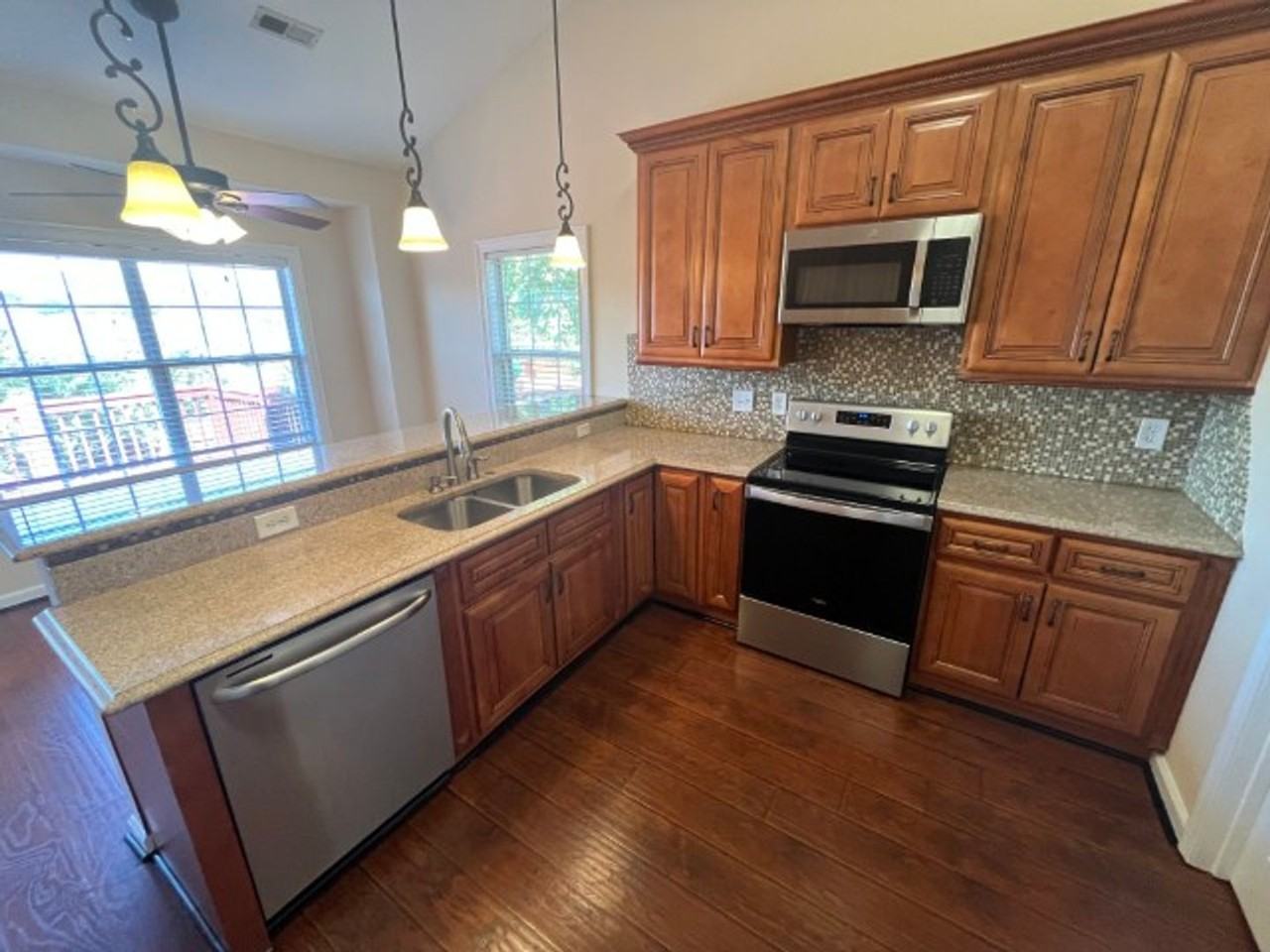 167 Grove Ln S - Photo 3 of 27