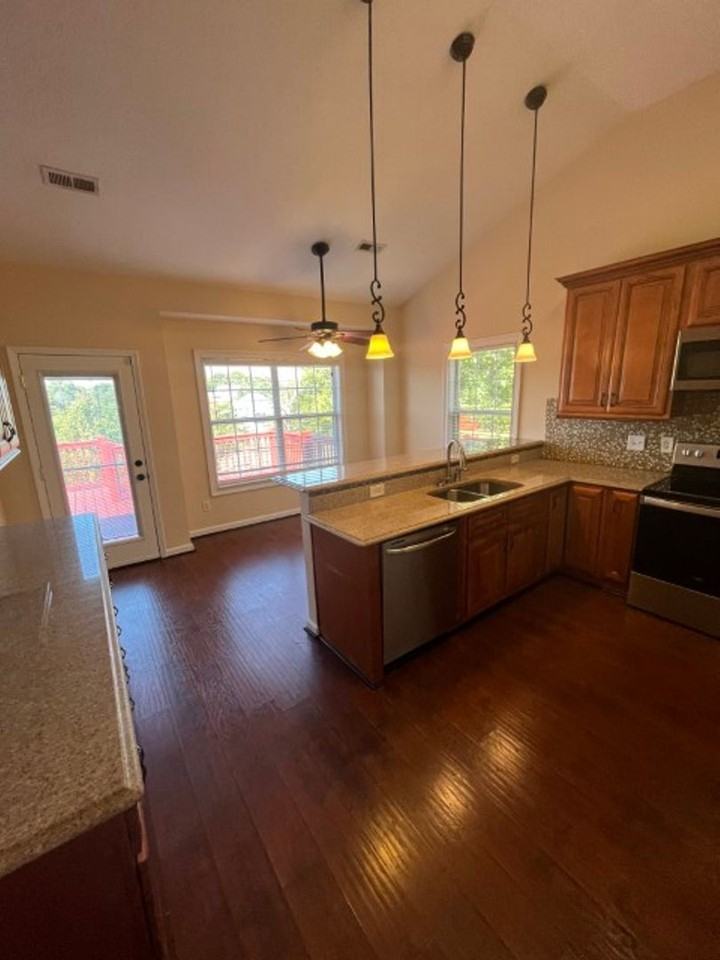 167 Grove Ln S - Photo 4 of 27