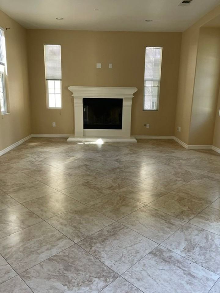 8152 Platinum St - Photo 2 of 33