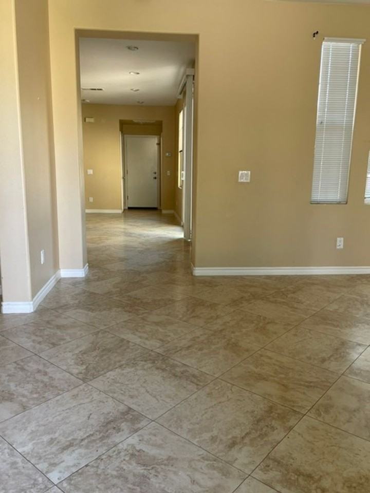 8152 Platinum St - Photo 4 of 33