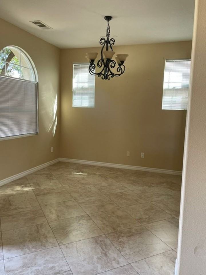 8152 Platinum St - Photo 5 of 33