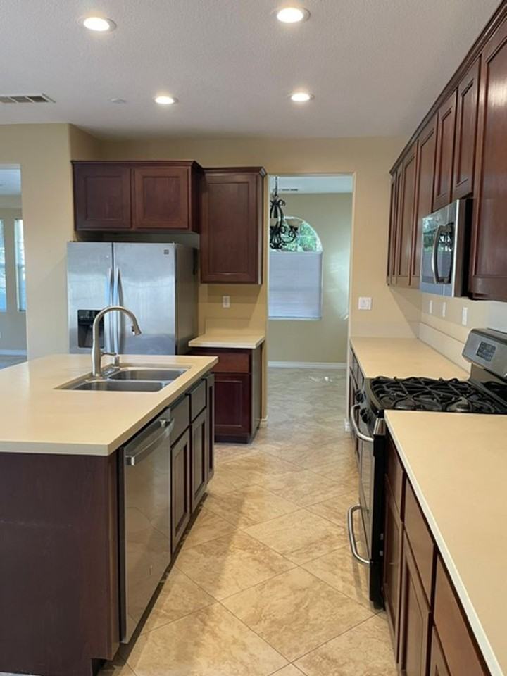 8152 Platinum St - Photo 7 of 33