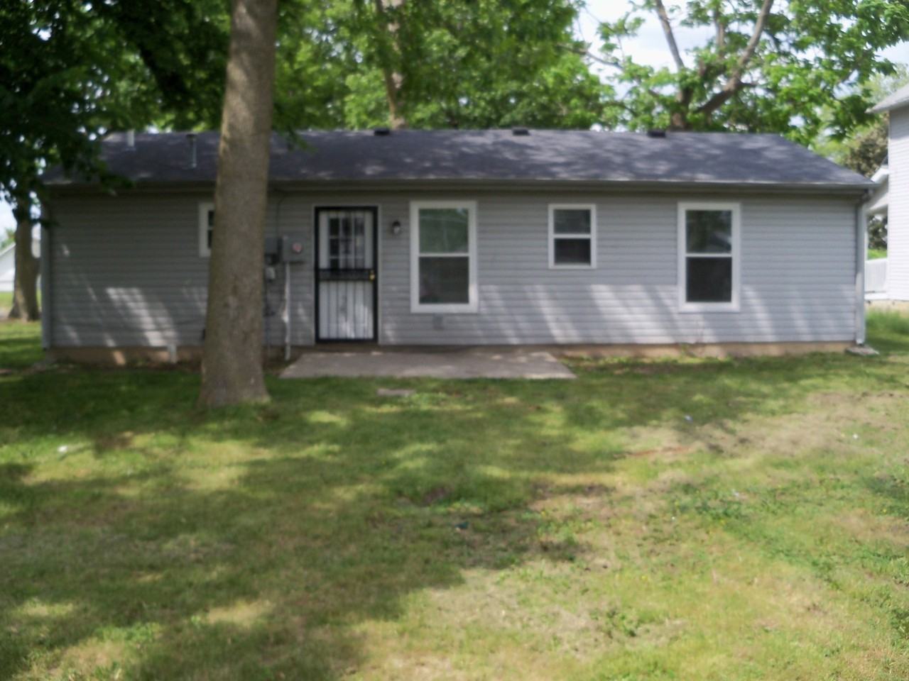 302 E Branning Ave - Photo 2 of 4