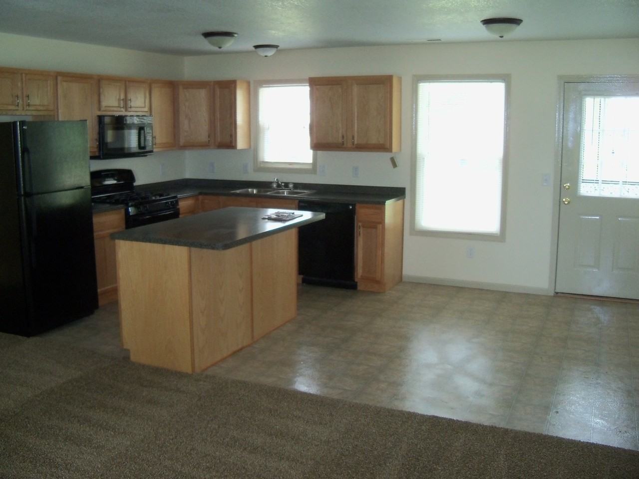 302 E Branning Ave - Photo 4 of 4
