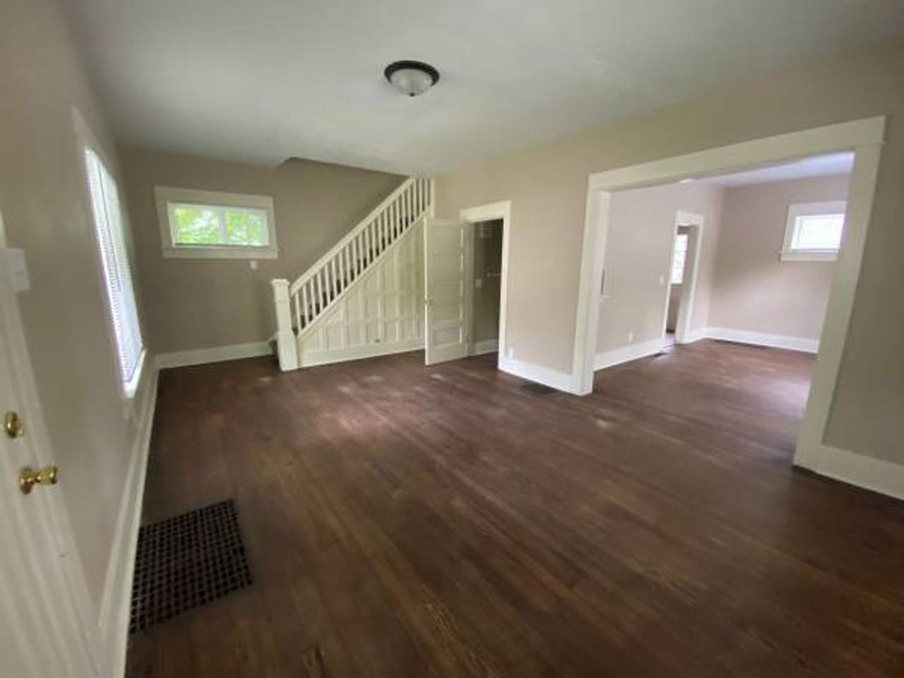 902 Nuttman Ave - Photo 2 of 15