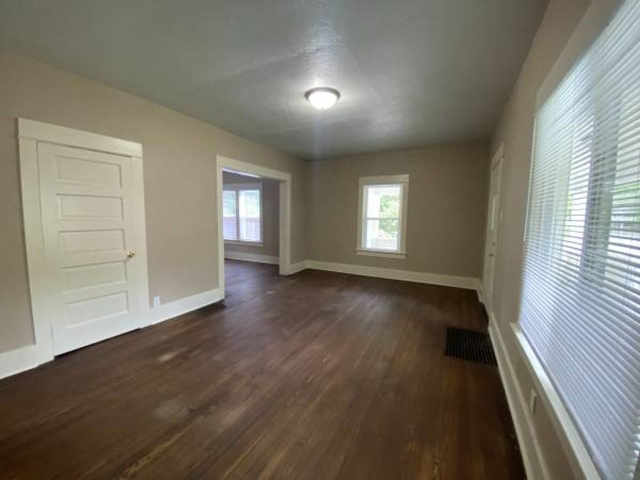 902 Nuttman Ave - Photo 3 of 15