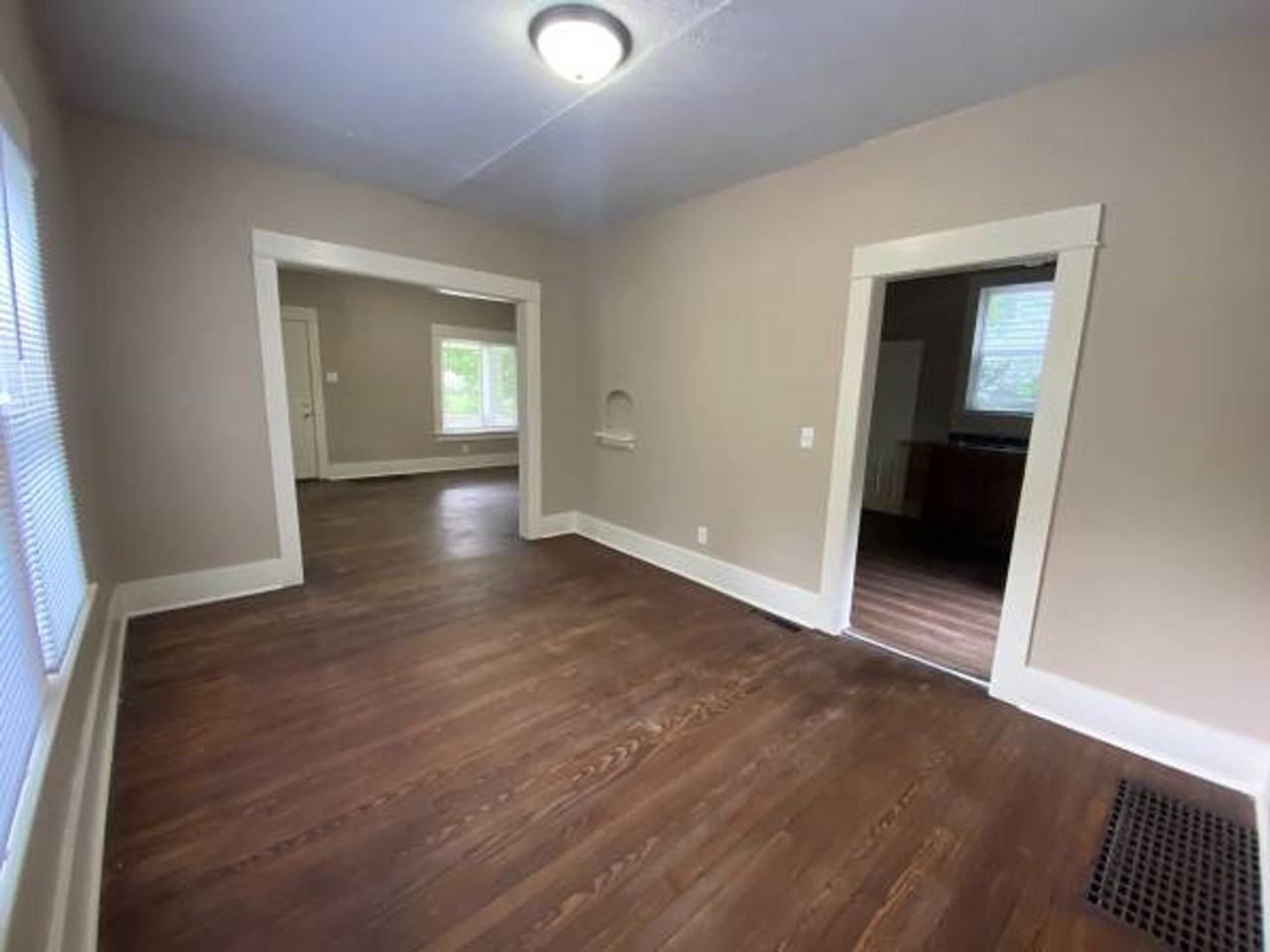 902 Nuttman Ave - Photo 5 of 15