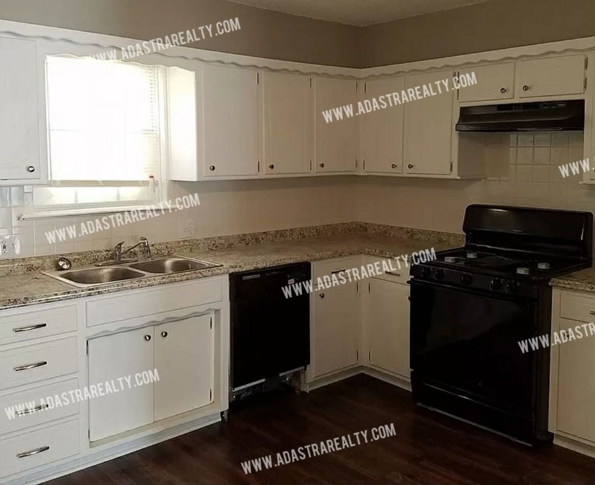 1516 E Elizabeth St - Photo 6 of 17