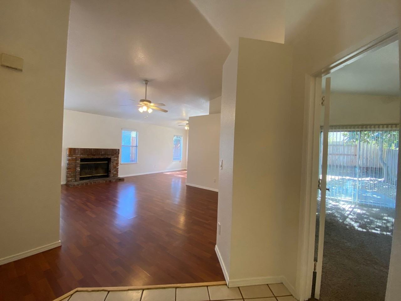 880 Vintage Oak Ave - Photo 3 of 22
